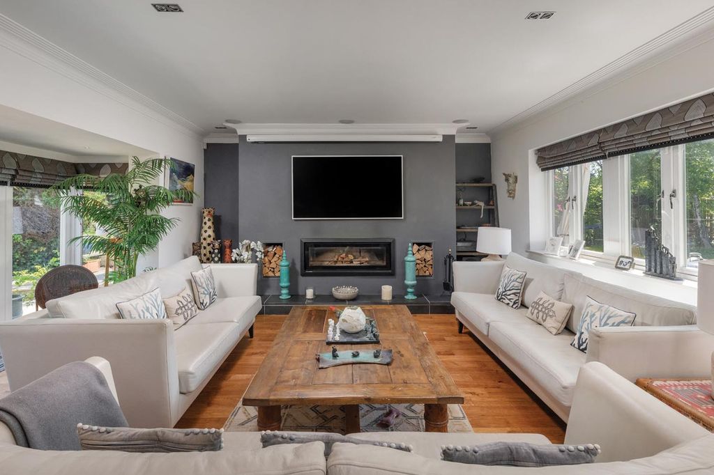 Property photo 3 of 24