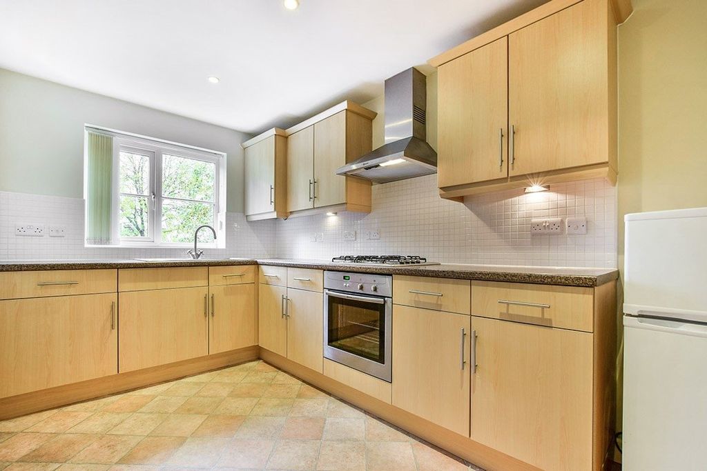 Property photo 3 of 9 Kitchen
