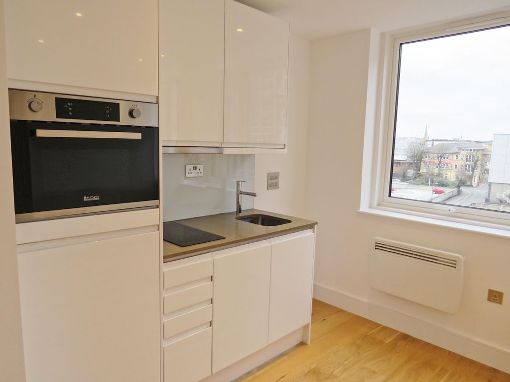 Property photo 2 of 8 Kitchen