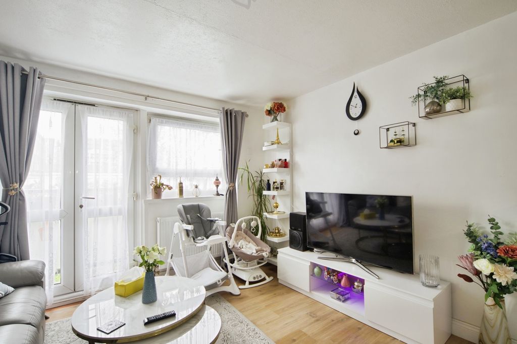 Property photo 2 of 11 Pbox-Img.Jpg