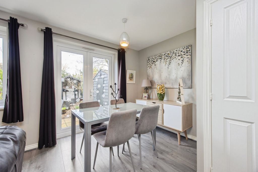 Property photo 3 of 9 Pbox-Img.Jpg