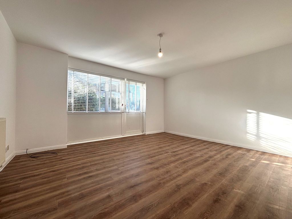 Property photo 2 of 7 Lounge