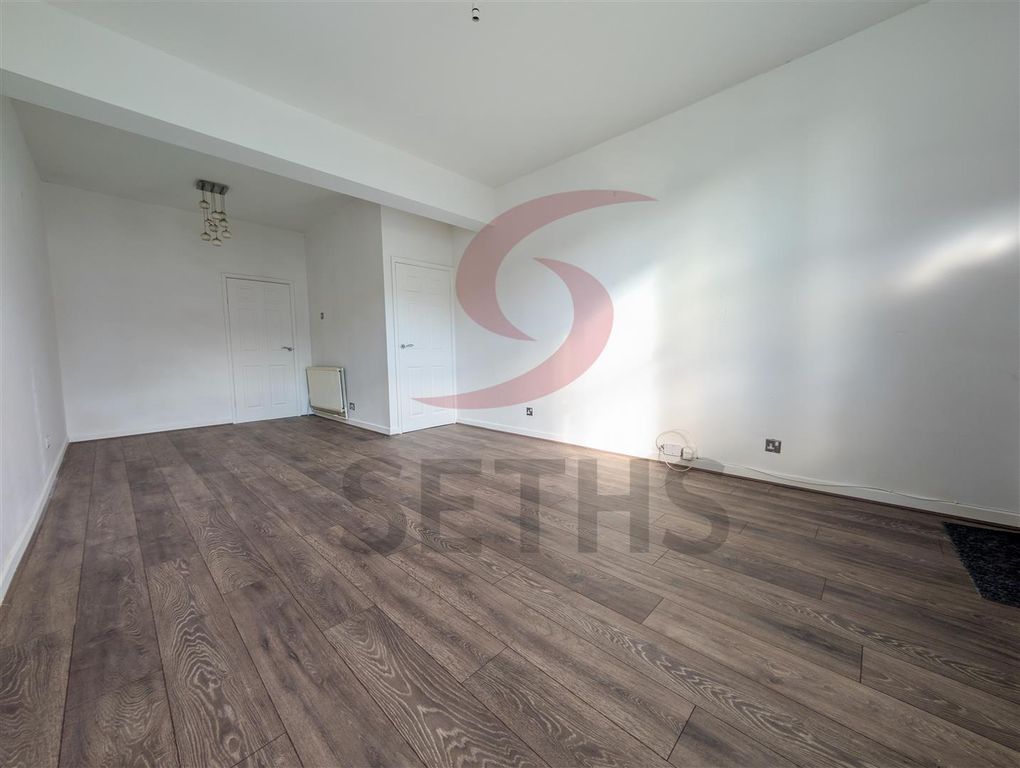 Property photo 2 of 12 Lounge