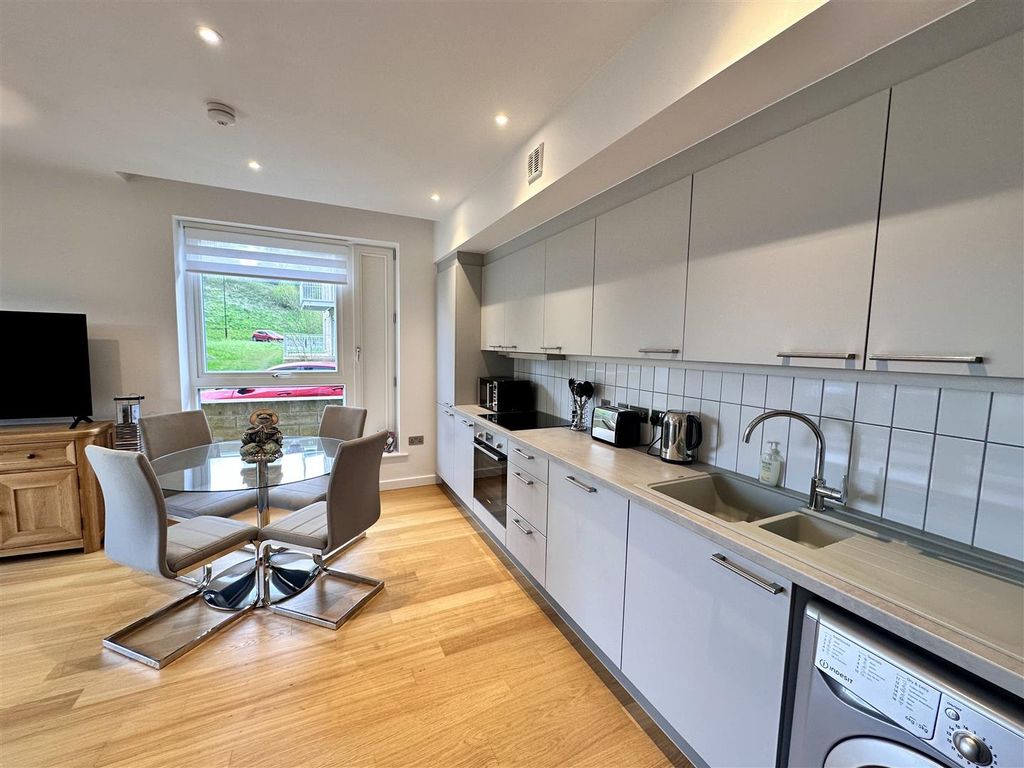 Property photo 3 of 8 Kitchen