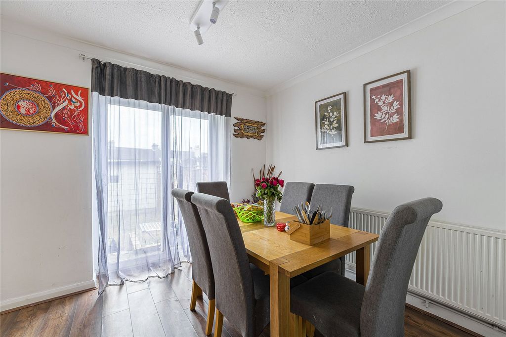 Property photo 3 of 31 Dining Area
