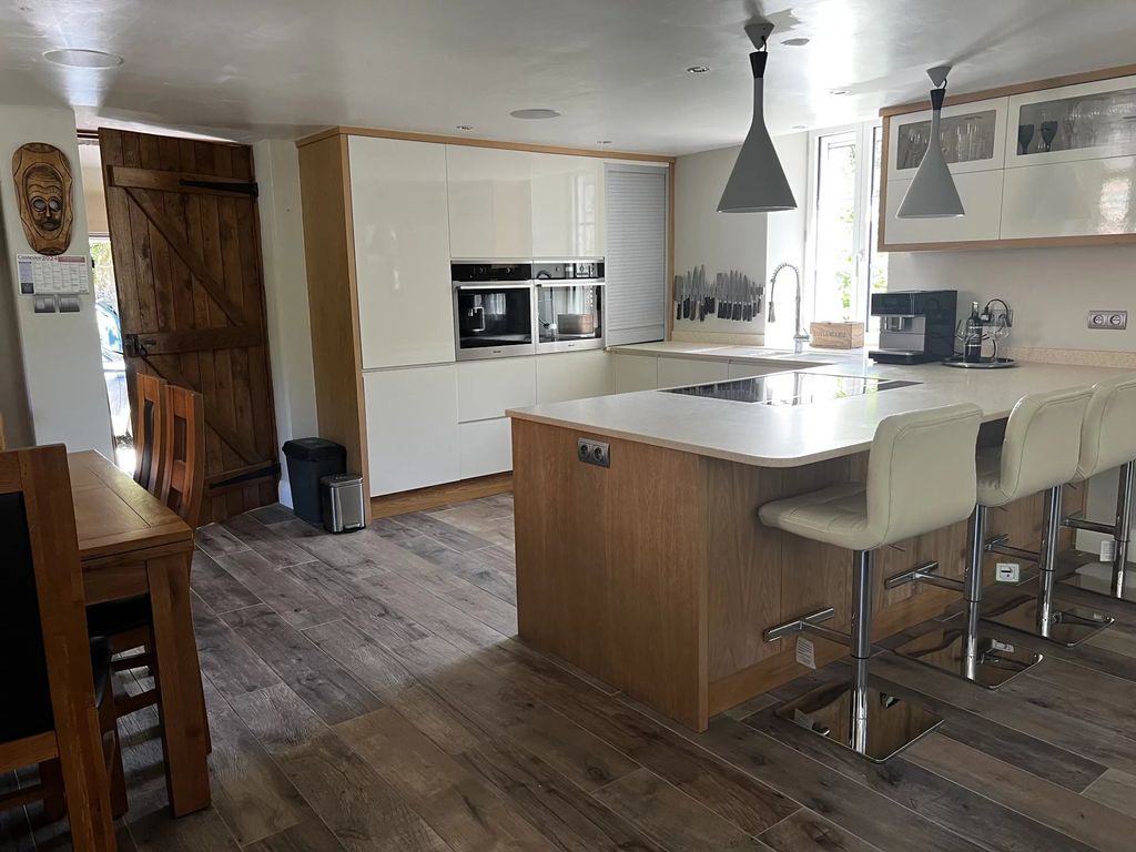 Property photo 3 of 15