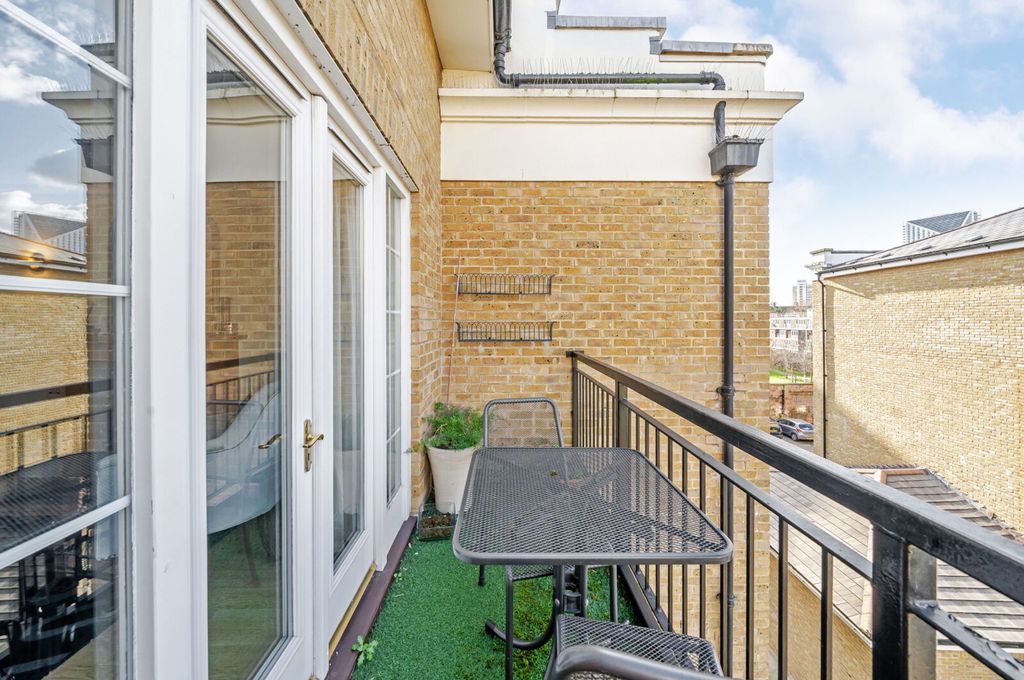 Property photo 2 of 19