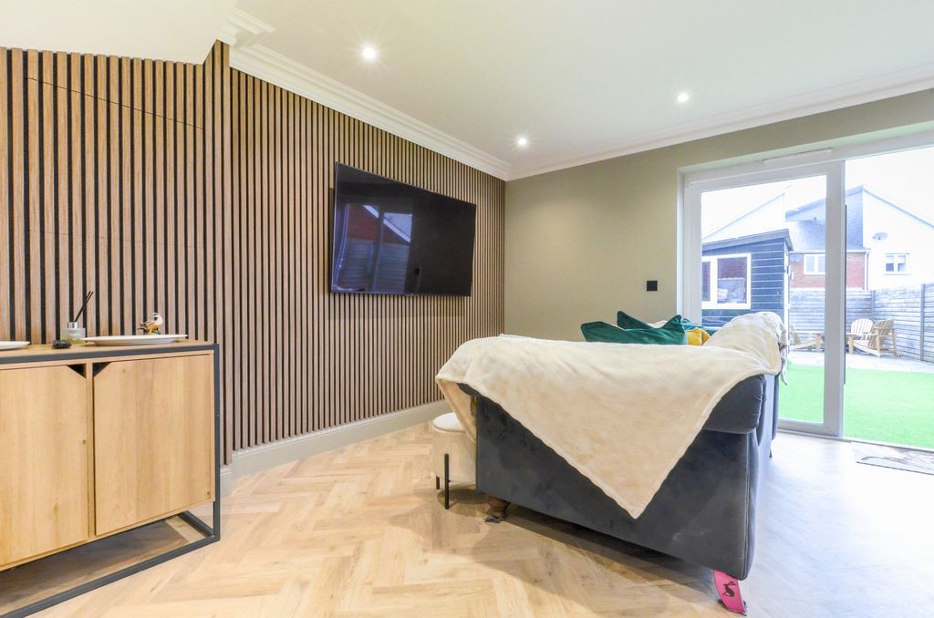 Property photo 3 of 32