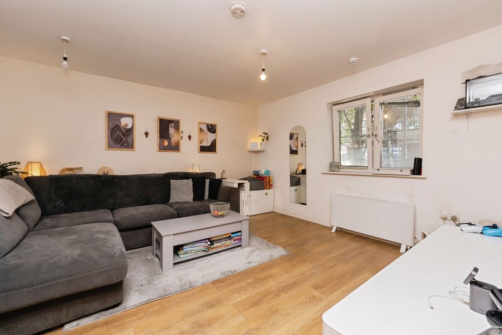 Property photo 2 of 13 Pbox-Img.Jpg