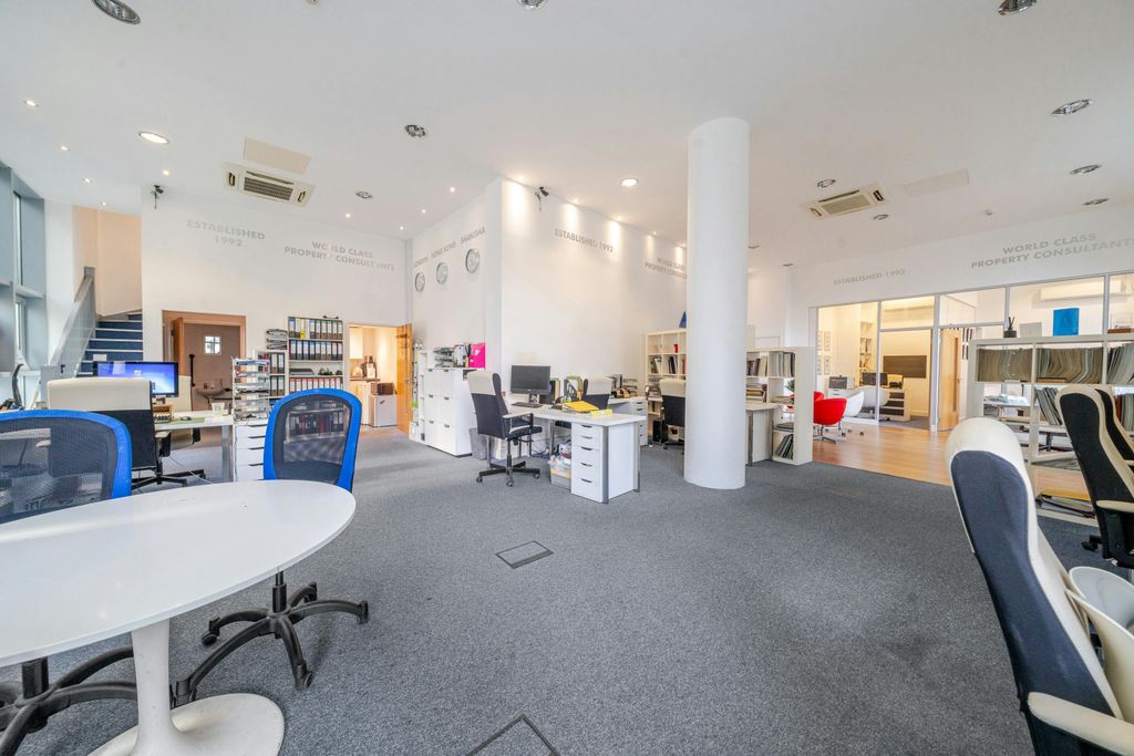 Property photo 3 of 8 1282512 5.Jpg