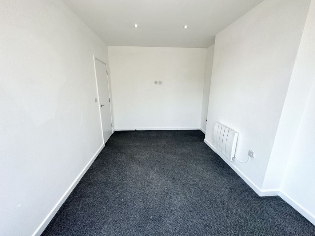 Property photo 3 of 8 Photo 16