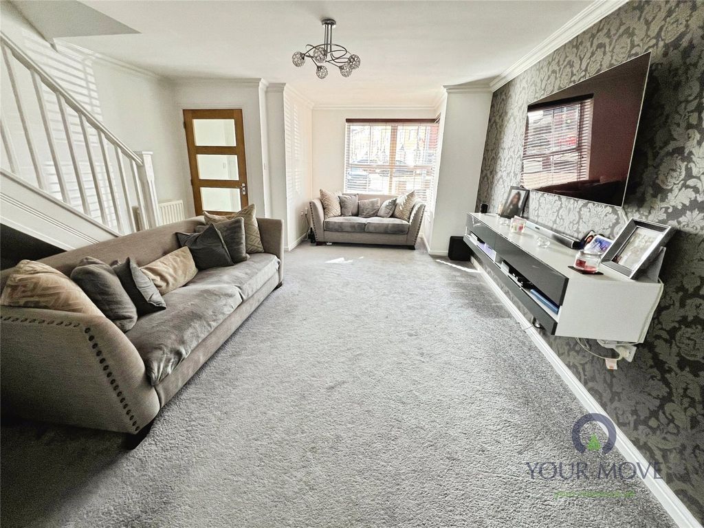 Property photo 3 of 17 Lounge