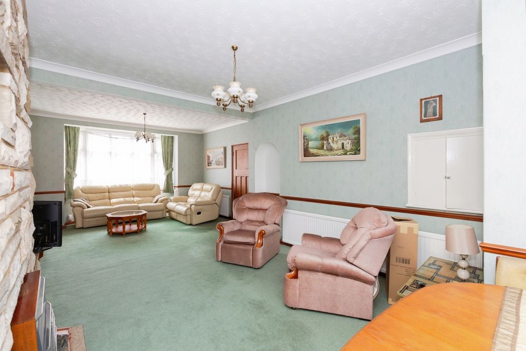 Property photo 3 of 17 Photo