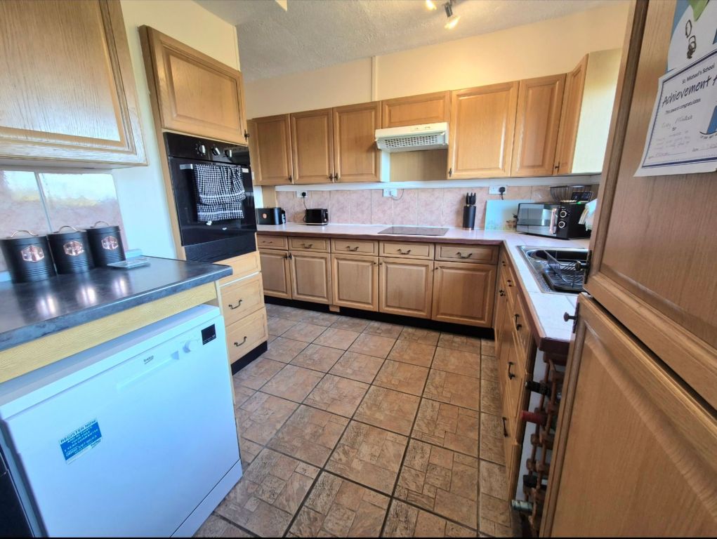 Property photo 3 of 15 Kitchen