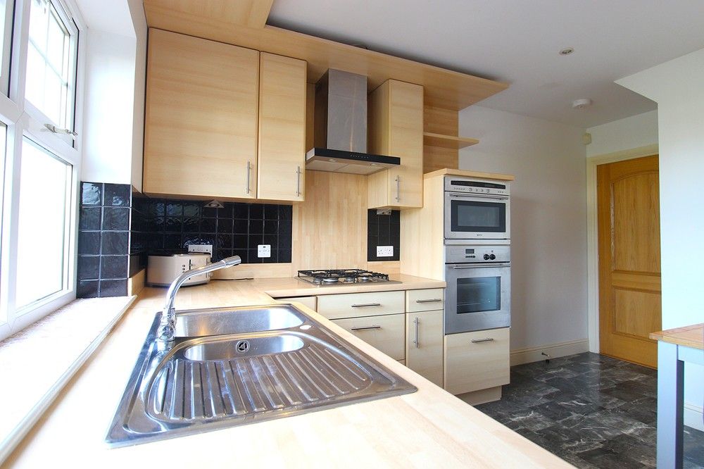 Property photo 3 of 15 Kitchen