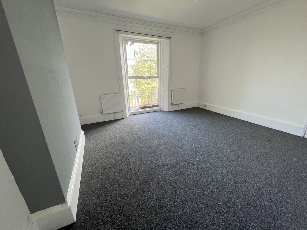 Property photo 3 of 9 Bedroom