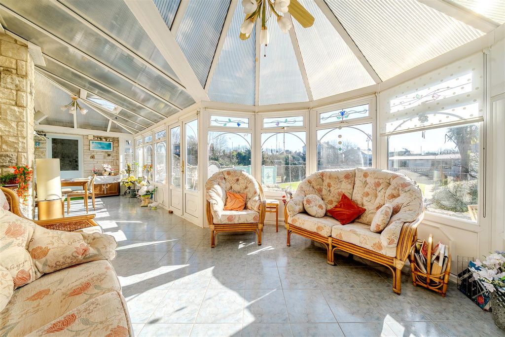 Property photo 3 of 22 Conservatory