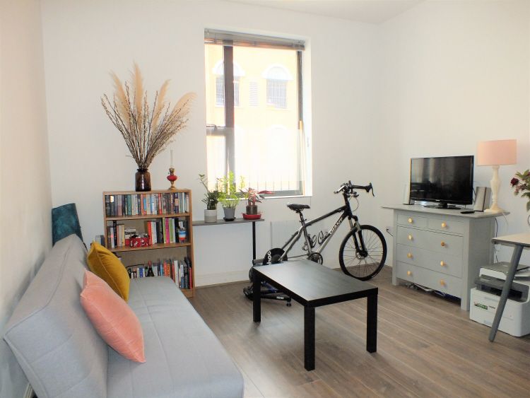 Property photo 1 of 3 Living Room