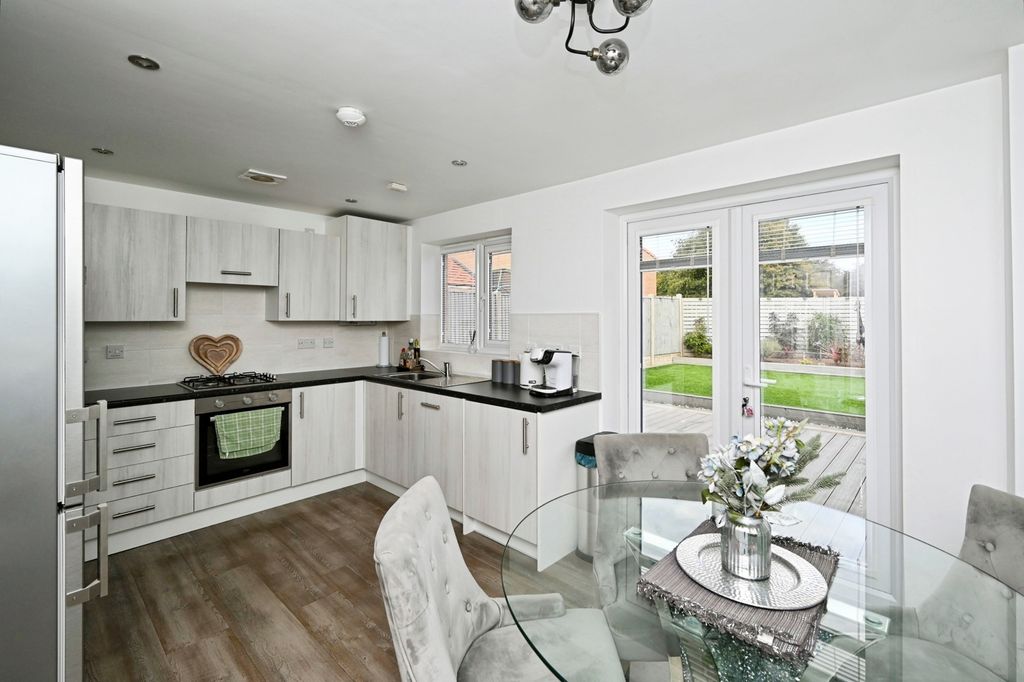 Property photo 2 of 17 Kitchen Dining Room
