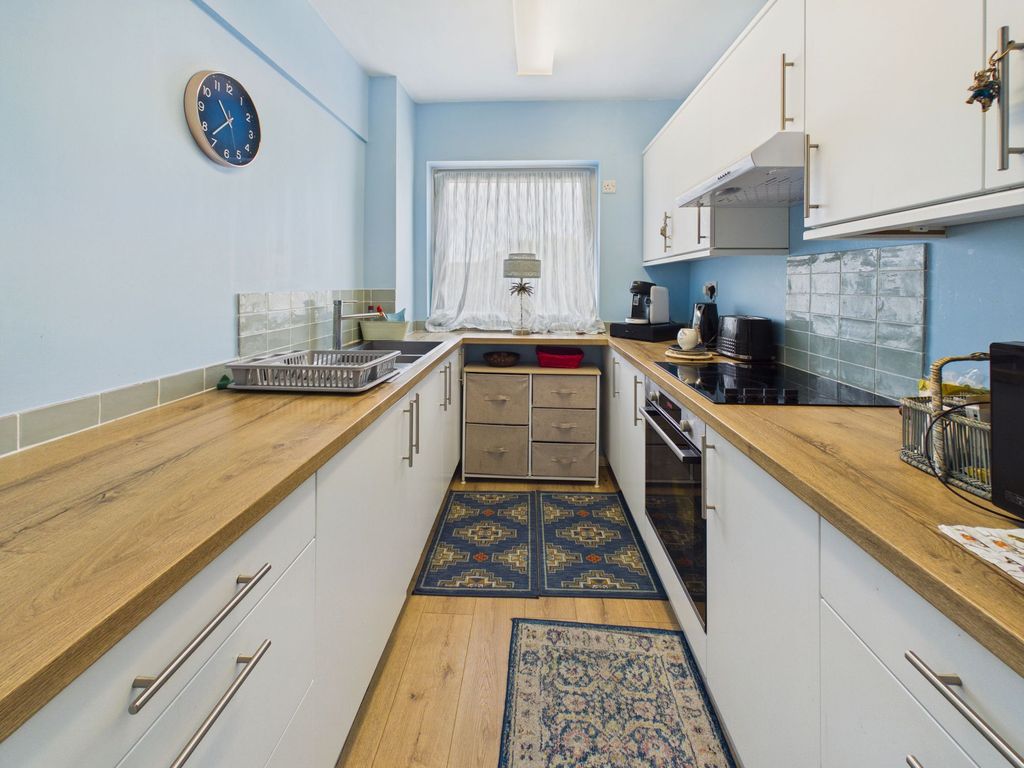 Property photo 3 of 17 Kitchen