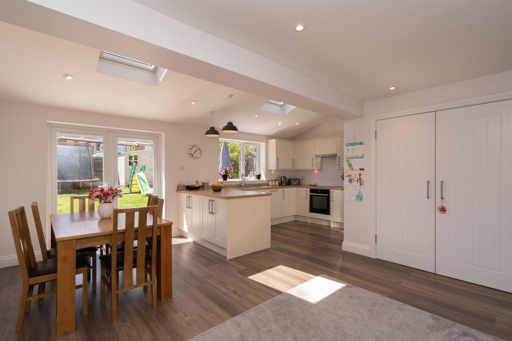 Property photo 2 of 14 -Howards-Drive-8702.Jpg