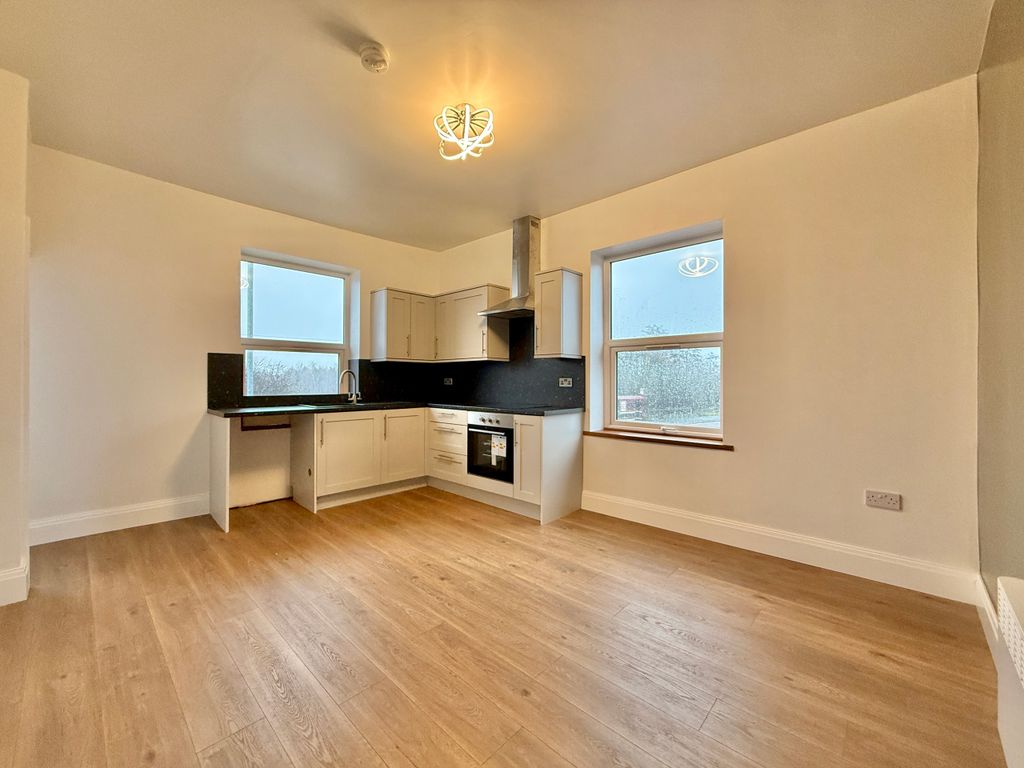 Property photo 2 of 7 Living Kitchen