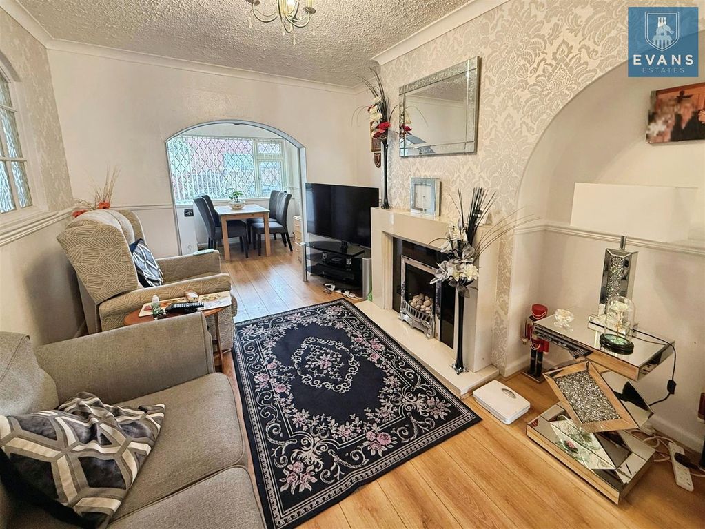 Property photo 2 of 13 Lounge