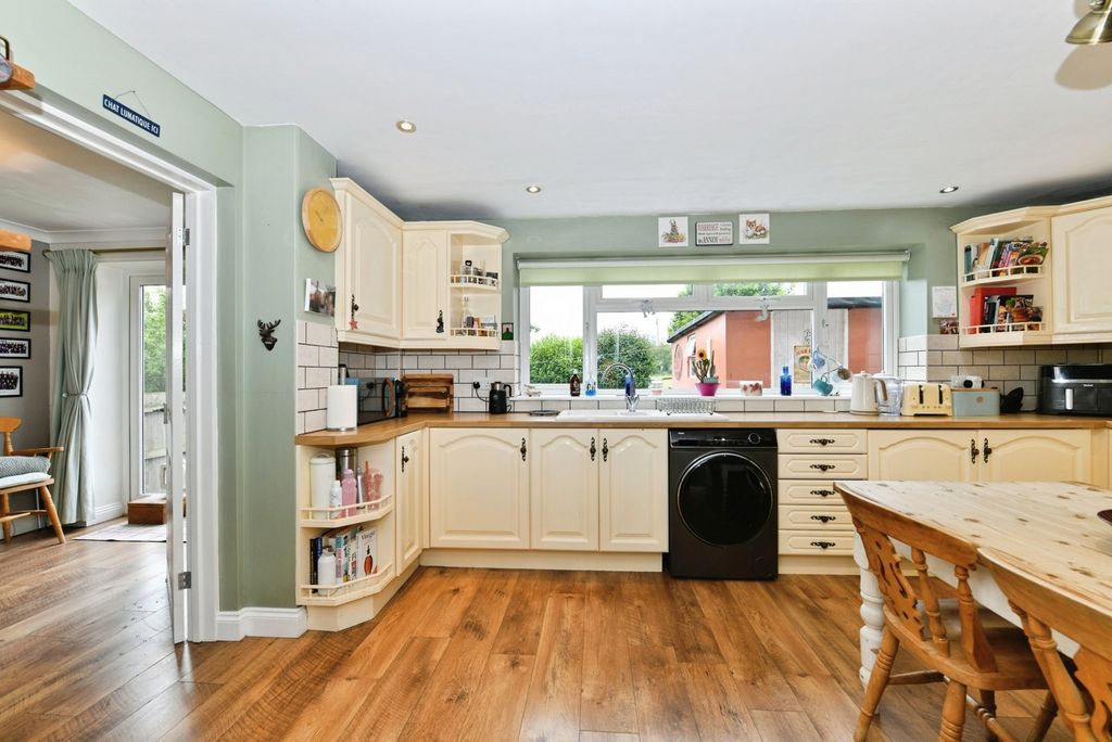 Property photo 3 of 16 Pbox-Img.Jpg