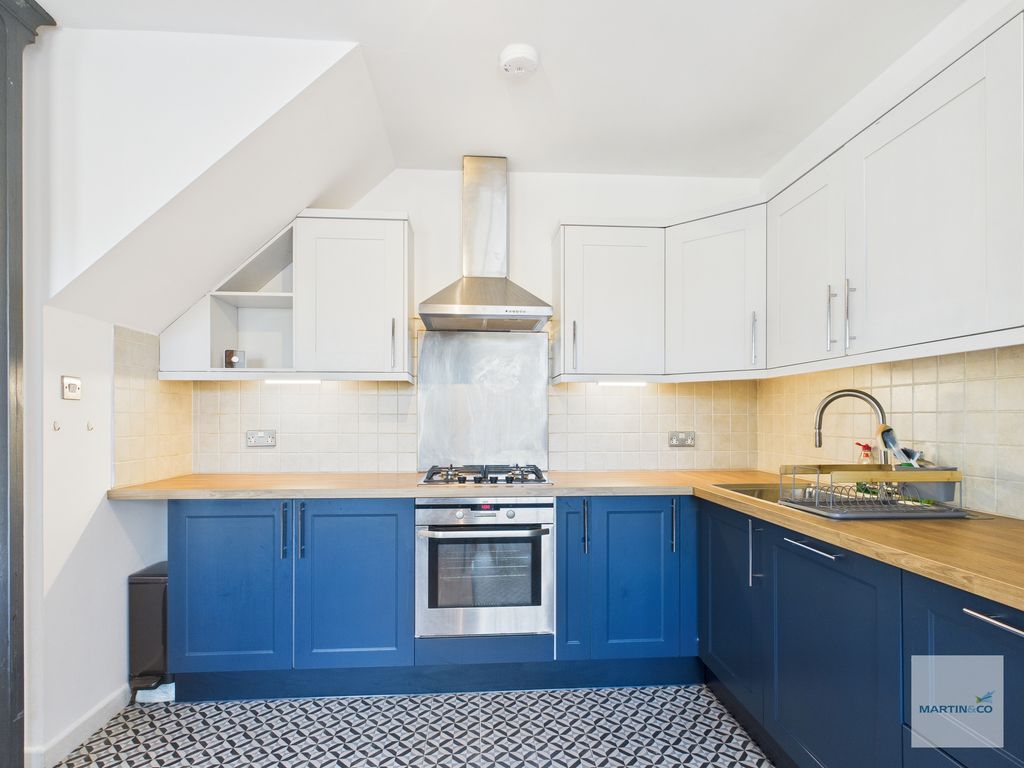 Property photo 3 of 18 Cam03394G0-Pr0404-Still002