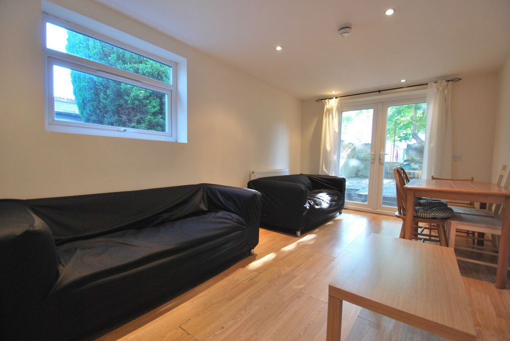 Property photo 1 of 15 Photo 5