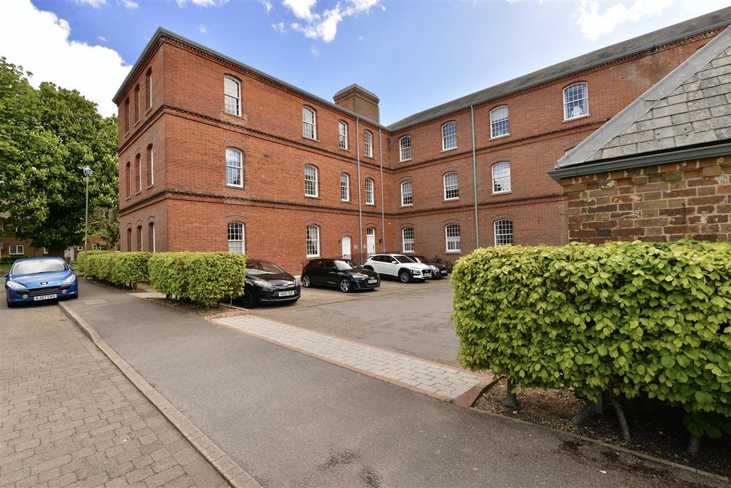 Property photo 2 of 15 E009Dec7-9Cf5-46Cb-Ae45-D68F88E2424E_1_201_A.Jpeg