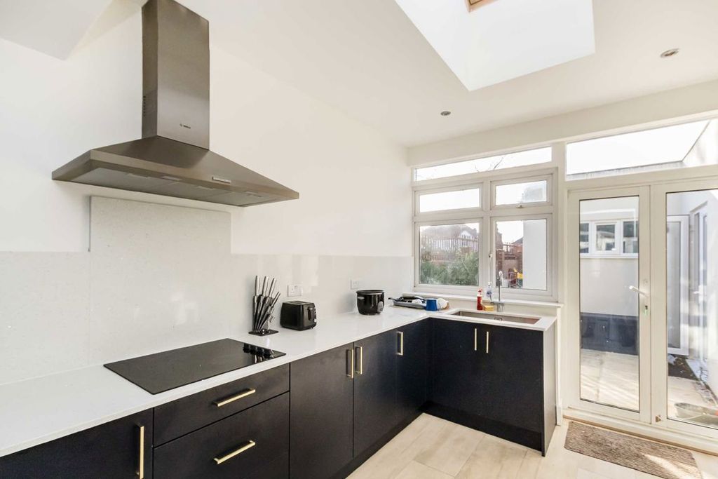 Property photo 3 of 4