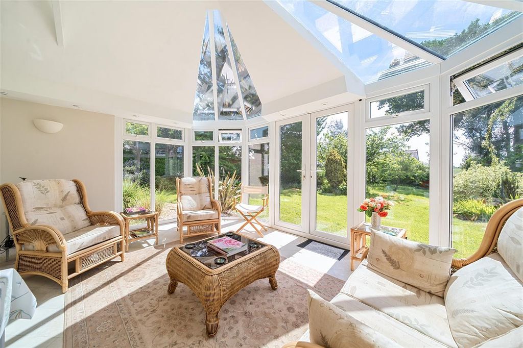 Property photo 2 of 20 Conservatory