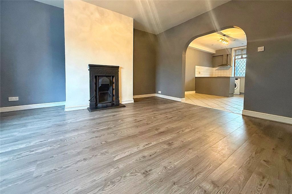 Property photo 2 of 17 Living Room