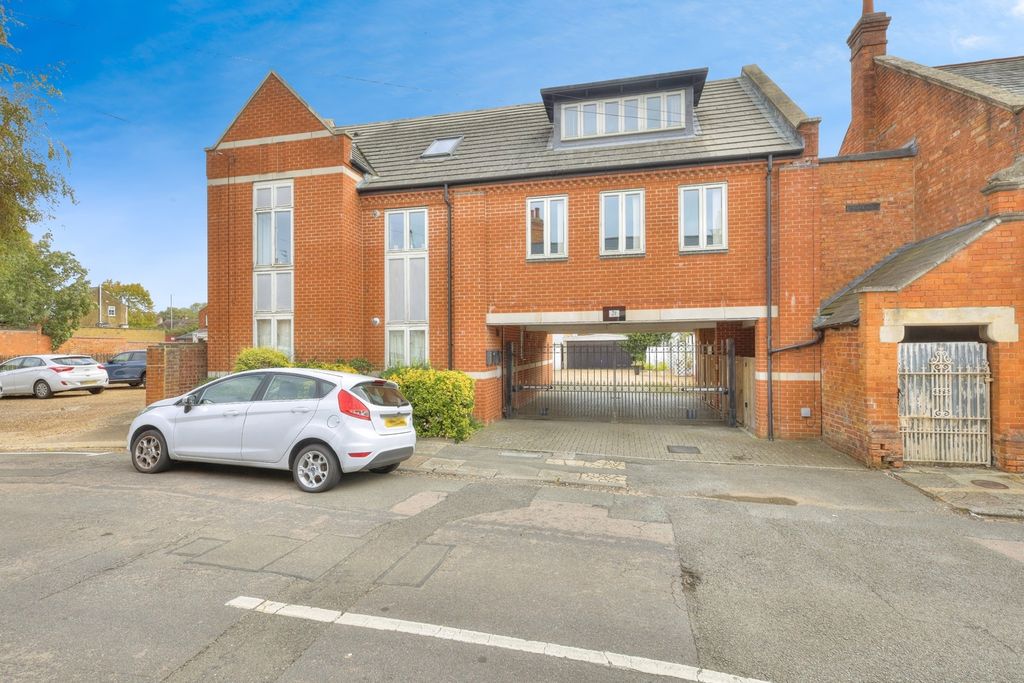 Property photo 1 of 18 Front