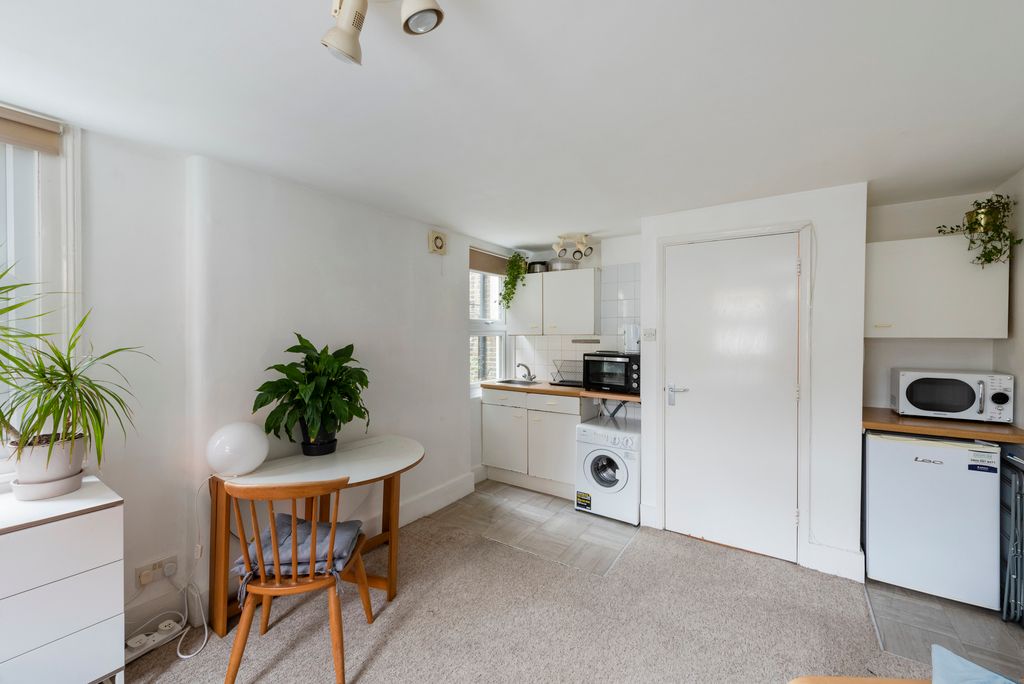 Property photo 3 of 4
