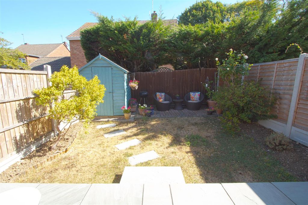 Property photo 3 of 11 Garden.Jpg