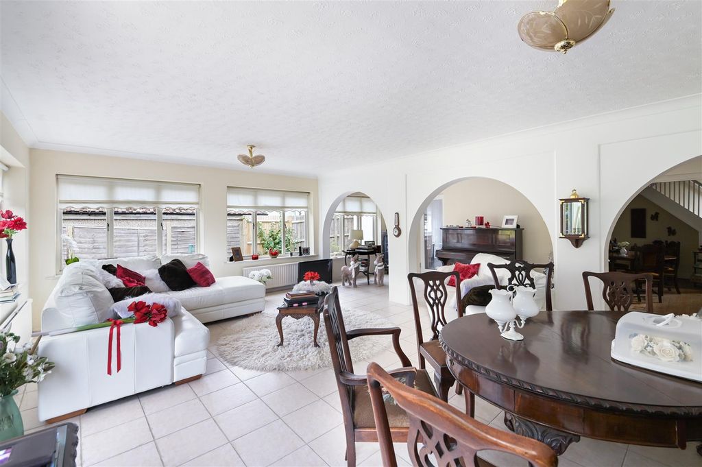 Property photo 3 of 20 St James Avenue, (12).Jpg