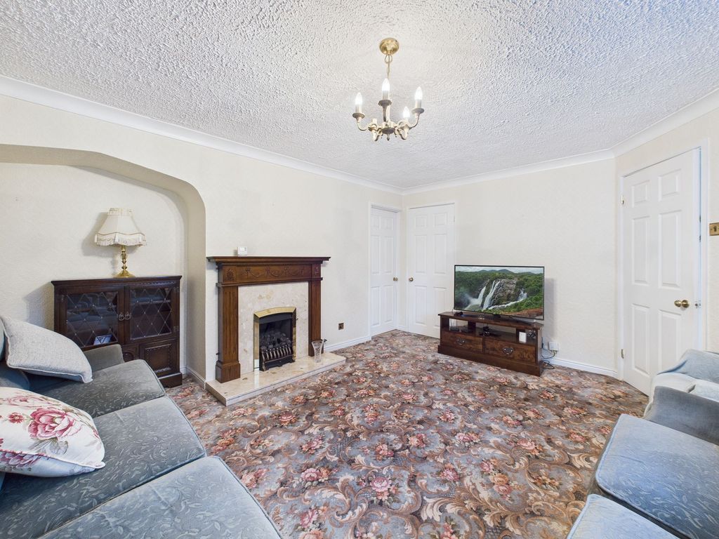 Property photo 2 of 17 Lounge