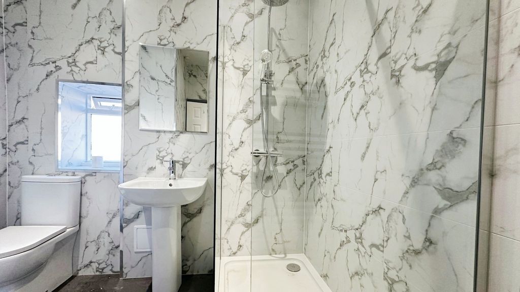 Property photo 2 of 4 Shower Room