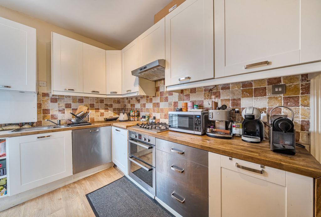 Property photo 1 of 9 1403740-15-69738B...