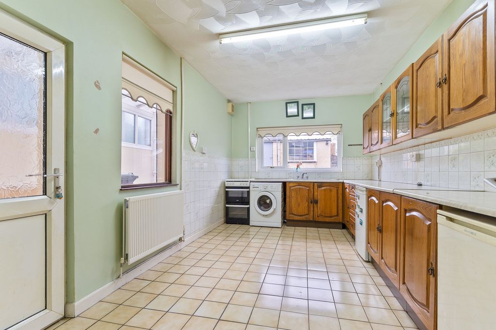 Property photo 2 of 16