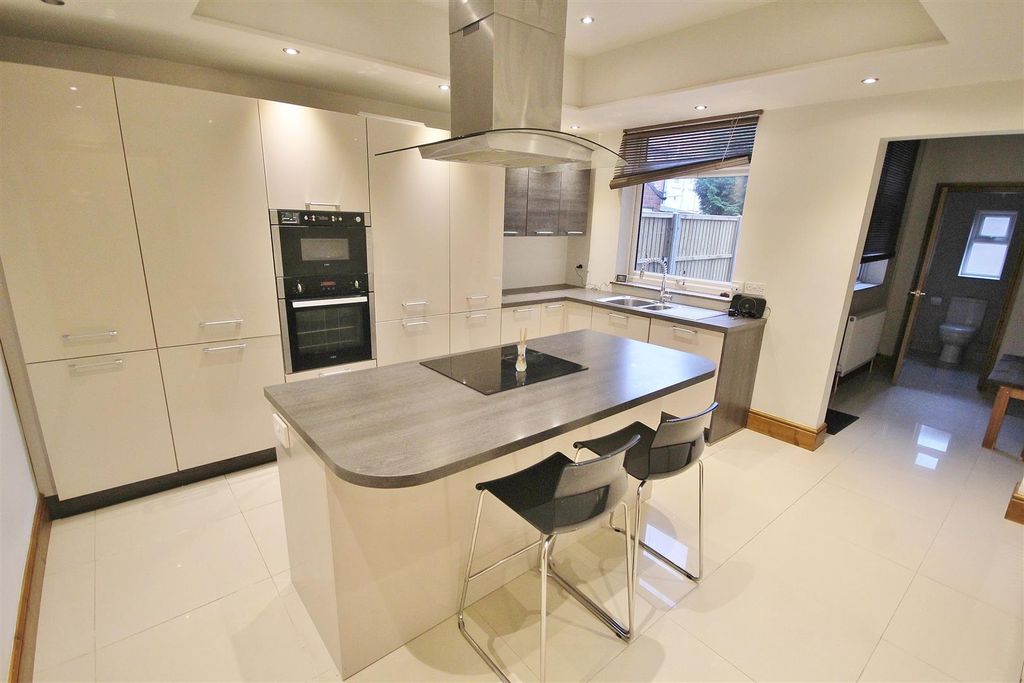 Property photo 3 of 16 Kitchen