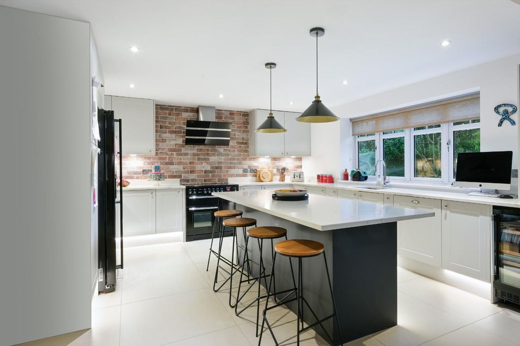 Property photo 3 of 36 Chardon- (14).Jpg