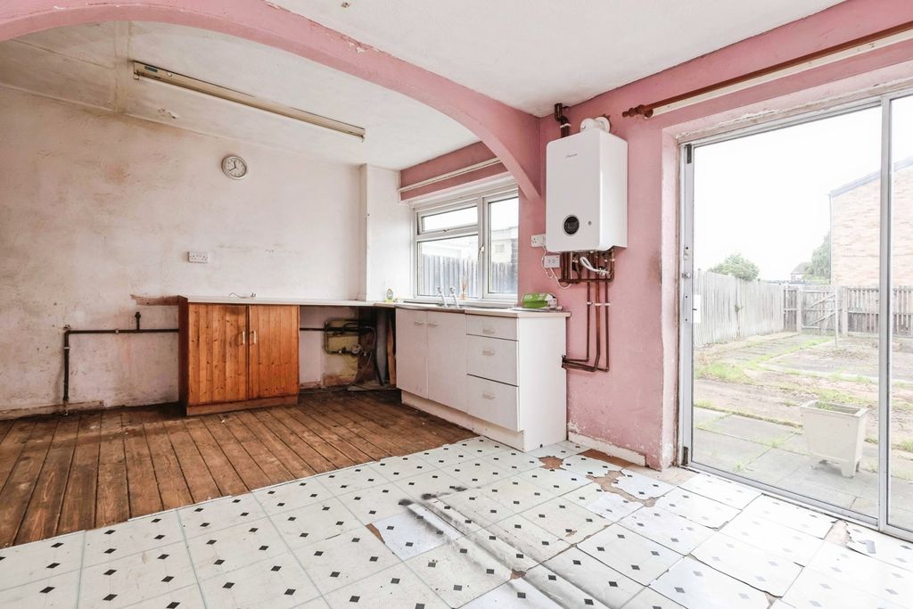 Property photo 2 of 17 Photo