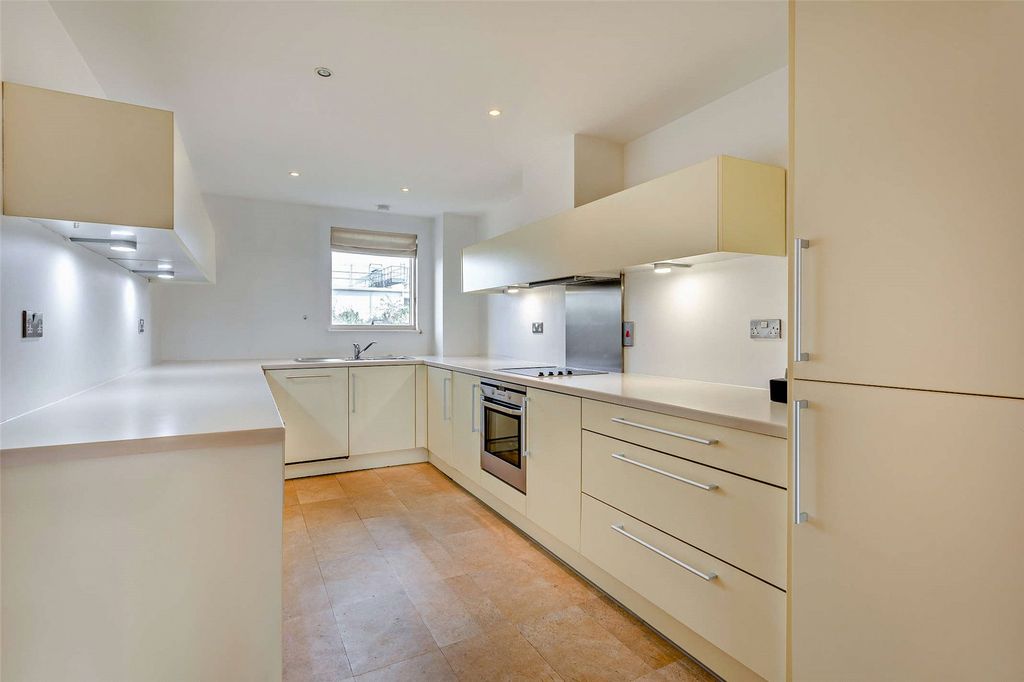 Property photo 2 of 9 Kitchen