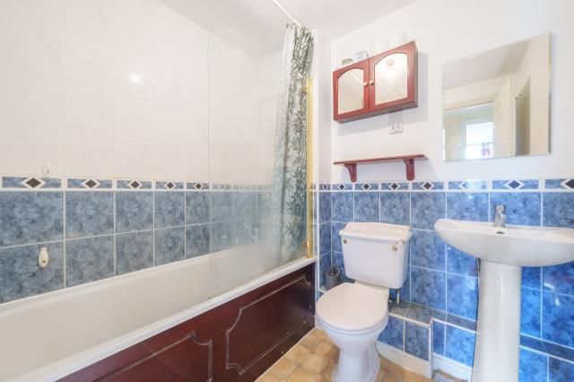 Property photo 3 of 17 Bathroom