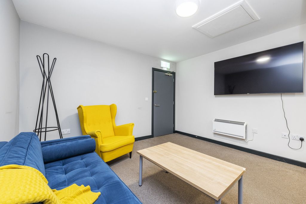 Property photo 3 of 34