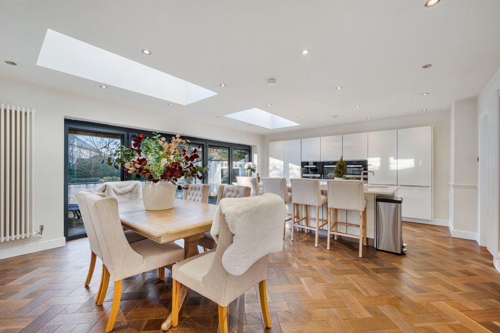 Property photo 2 of 25