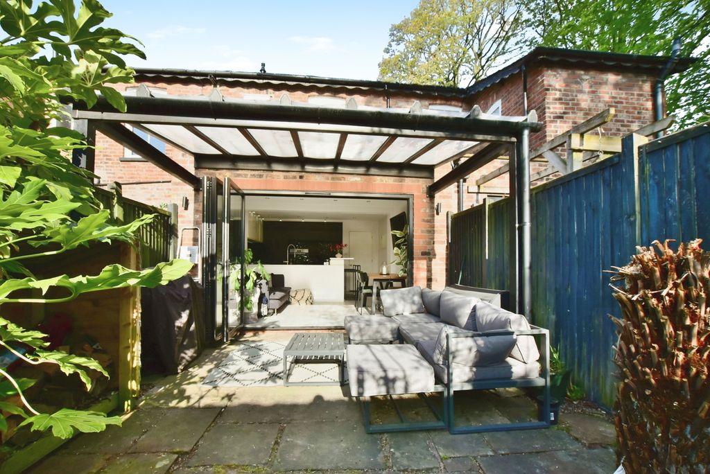 Property photo 3 of 17 Outside